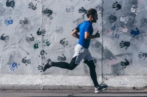 ランニングシューズ　運動　スポーツ　靴
